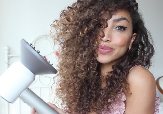 HOW TO BLOW DRY CURLY HAIR - FROM HATS TO HEELS